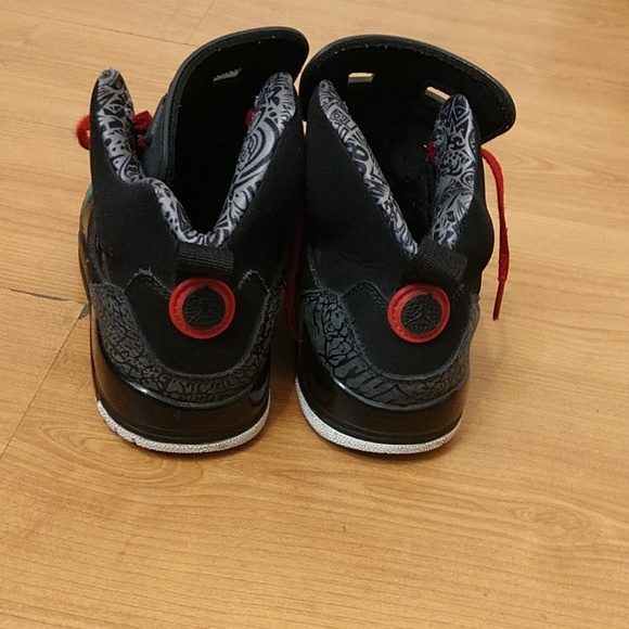 Kid's Jordans - Picture 3 of 5
